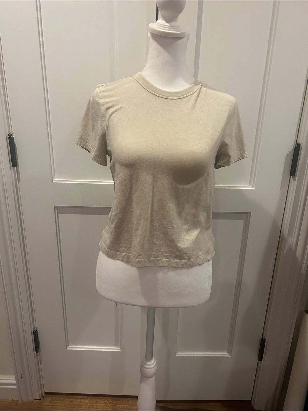 Lululemon cates T-shirt